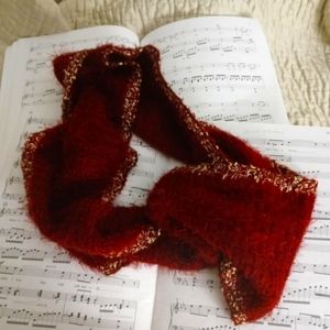 🍒 Fuzzy Scarf EUC